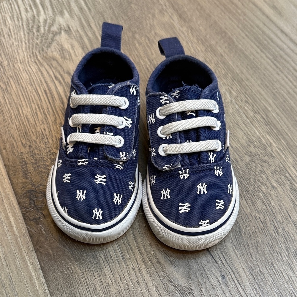 Vans Kids Navy and White Patterned Sneakers New York Yankees toddler - Picture 3 of 12
